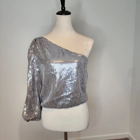 NWT Alice And Olivia Lucinda Sequin Asymmetric Top Size M - Picture 3 of 8